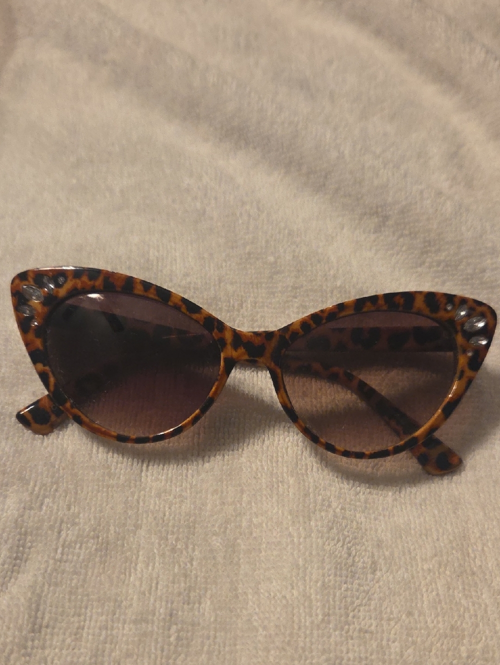 Betsey Johnson Leopard Print Cat Eye Sunglasses - Brown(23)